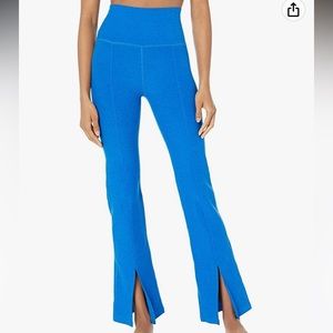 Beyond Yoga Make the Cut Split Ankle Plants in Blue Small